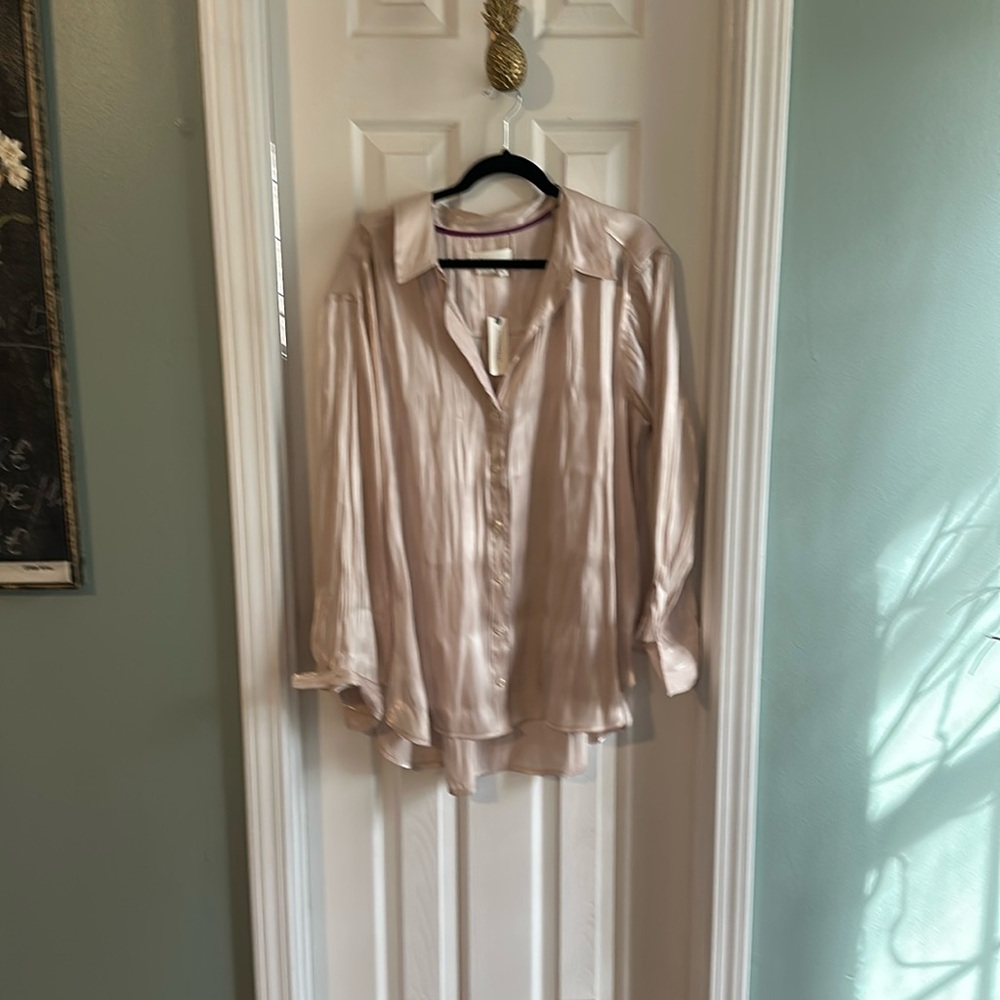 Long sleeved satin wrinkle shirt